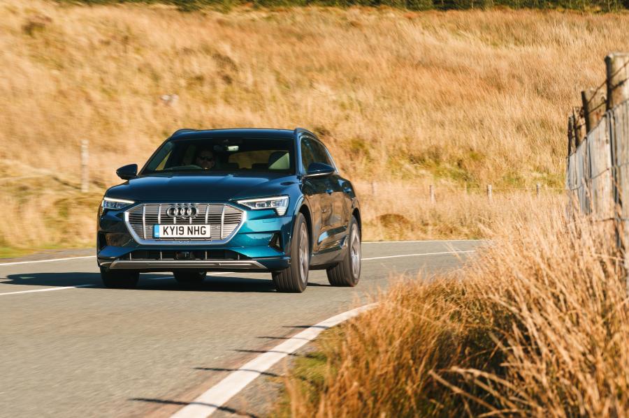  Audi e-tron 55 Quattro 2019 года  (UK) (фото 38 из 40)